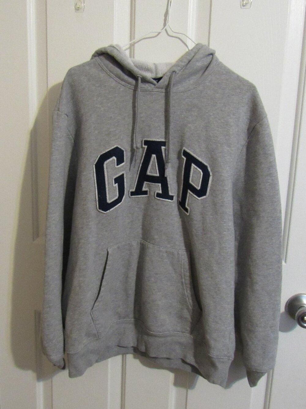 Gap Men's Medium Hooded Sweatshirt in Gray Fleece Comfortable *Barely Worn*